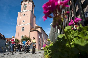 Radfahrer vor der Markgrafenkirche