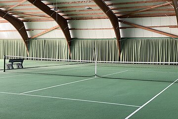 Innenansicht der Tennishalle Treuchtlingen