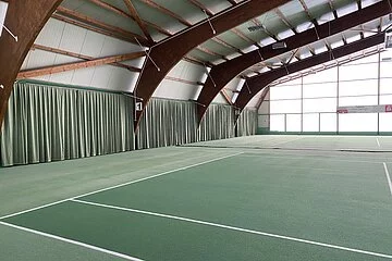 Innenansicht der Tennishalle Treuchtlingen