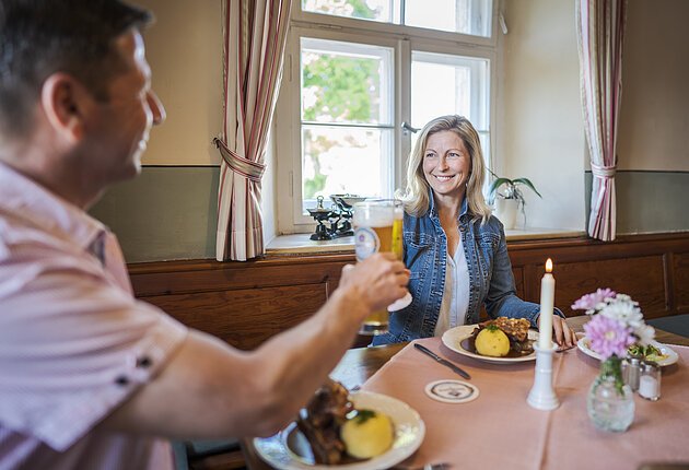 Fränkische Gastlichkeit im Wirtshaus Güldener Ritter