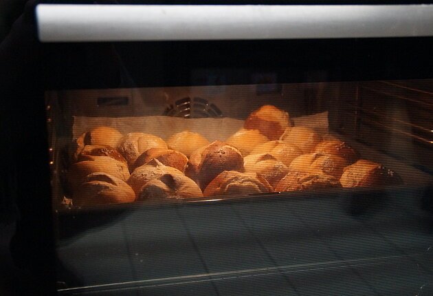 Cafe Lebenskunst - Brötchen im Backofen