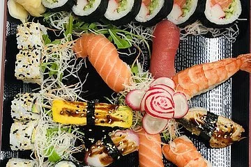 Goldenes LamLam - Sushi Platte eckig