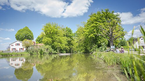 Karlsgraben mit Bäume im Hintergrnd