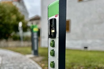 E-Bike-Ladesäule am Radservice-Platz beim Stadtschloss