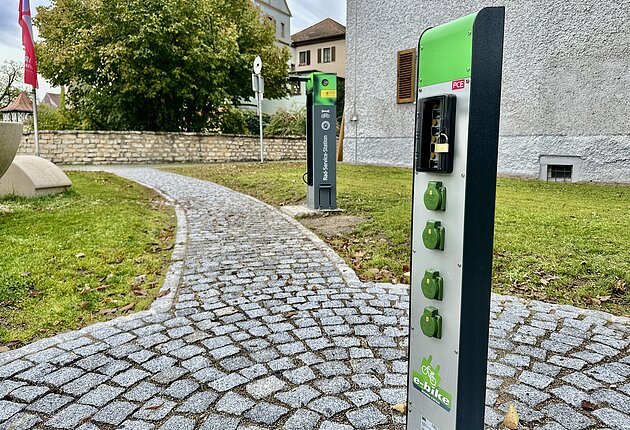 E-Bike-Ladepunkt und Radservice-Station beim Stadtschloss