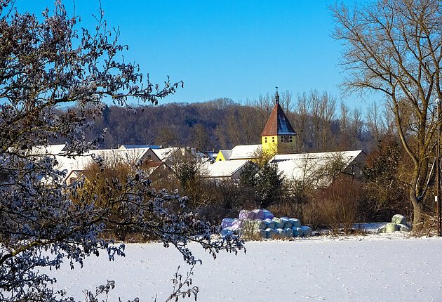 Ansicht der Johanniskirche Dietfurt im Winter