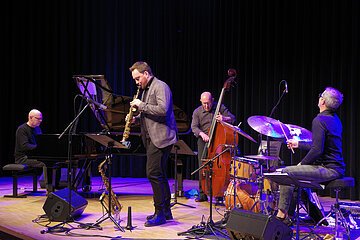 Dieter Köhnlein Quartett spielt auf der Bühne
