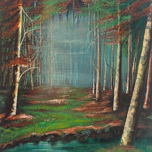 Auf dem Bild kann die Landschaft in einem Wald erkannt werden. Dabei ist im Vordergrund ein Bach, im Hintergrund Bäume mit braunen Blättern zu sehen.