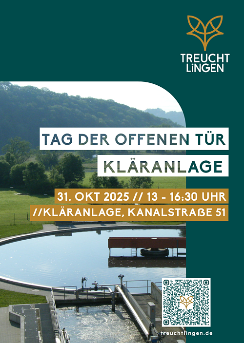 Tag der offenen Tür Kläranlage Auf dem Bild ist ein Informationsplakat für den Tag der offenen Tür der Kläranlage am 31. Oktober 2025 von 13-16:30 Uhr zu sehen. Im Hintergrund ist die Kläranlage sowie ein Hügel zu sehen.