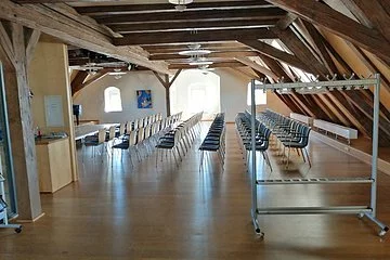 Der Saal bietet Platz für bis zu 120 Personen