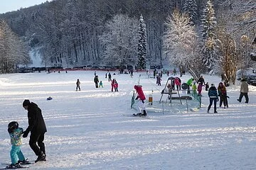 Kinderlift am Skihang