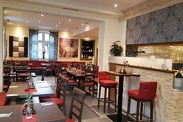 Restaurant Zum Janni - Lokal vorne mit Teil Theke 1