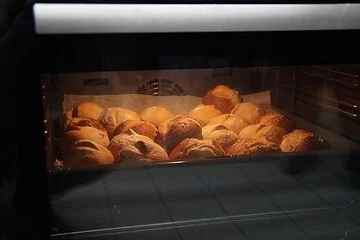 Cafe Lebenskunst - Brötchen im Backofen